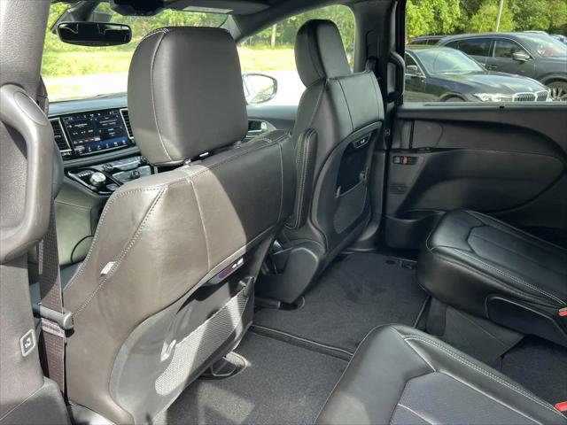 2027 Chrysler Pacifica Select AWD