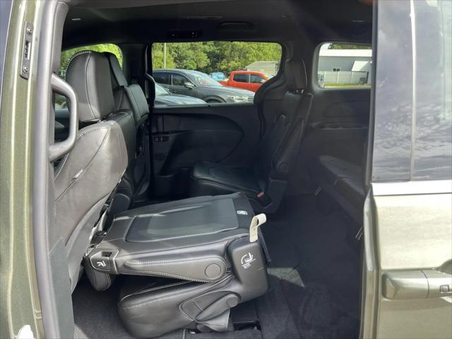 2027 Chrysler Pacifica Select AWD