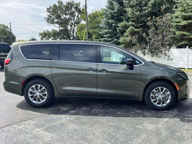 2027 Chrysler Pacifica Select AWD