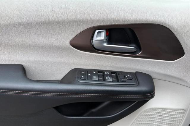 2017 Chrysler Pacifica Touring-L