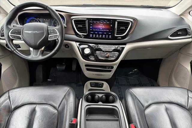 2017 Chrysler Pacifica Touring-L
