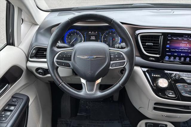 2017 Chrysler Pacifica Touring-L