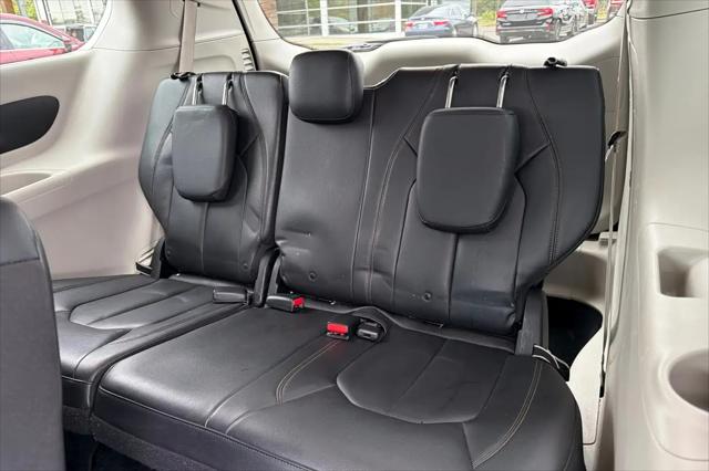 2017 Chrysler Pacifica Touring-L