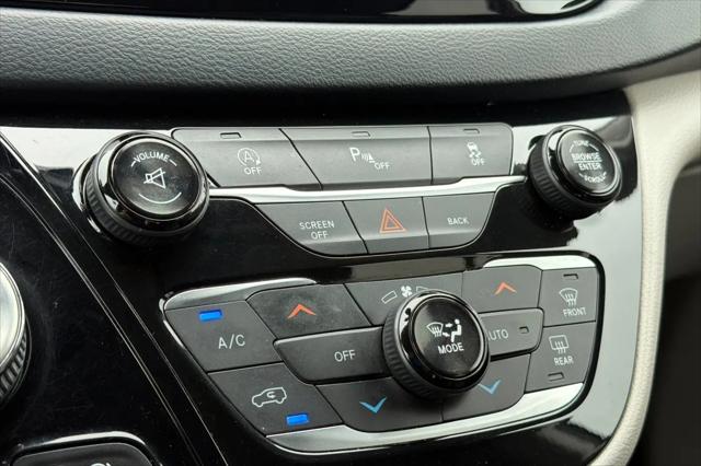 2017 Chrysler Pacifica Touring-L