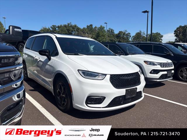 2024 Chrysler Pacifica Hybrid Premium S Appearance Pkg