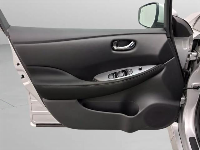 2025 Nissan LEAF S
