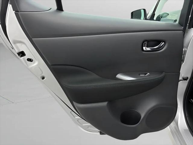 2025 Nissan LEAF S