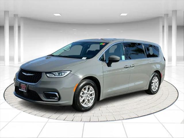 2023 Chrysler Pacifica Touring L for sale in Mission Hills, CA