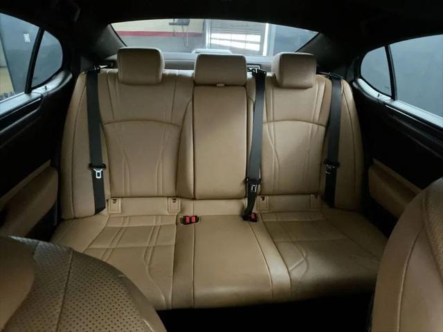 2021 Lexus ES ES 300h Luxury