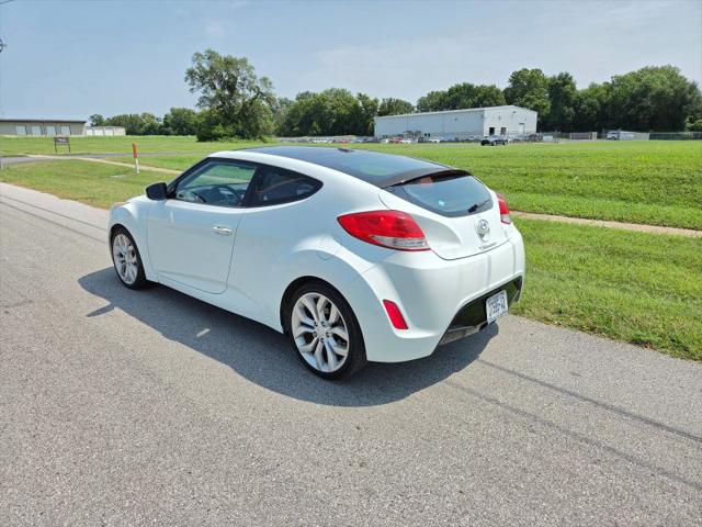 2012 Hyundai Veloster Base w/Red/Black