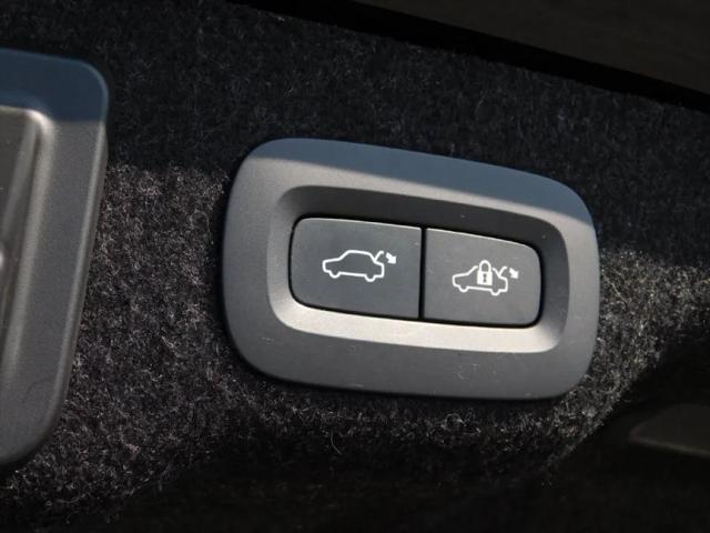 2023 Volvo S90 B6 Plus