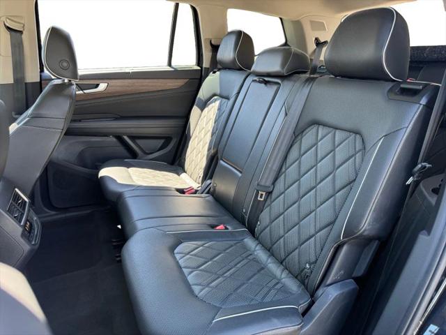2025 Volkswagen Atlas 2.0T SEL Premium R-Line