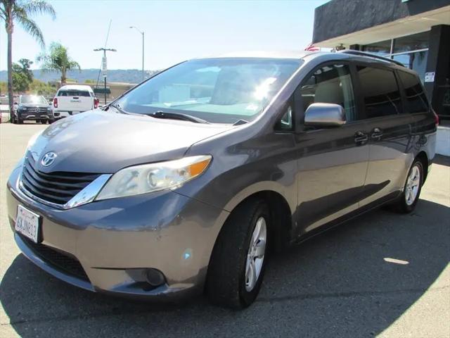2012 Toyota Sienna LE V6 8 Passenger