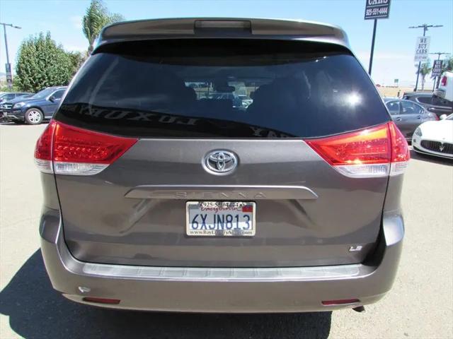 2012 Toyota Sienna LE V6 8 Passenger