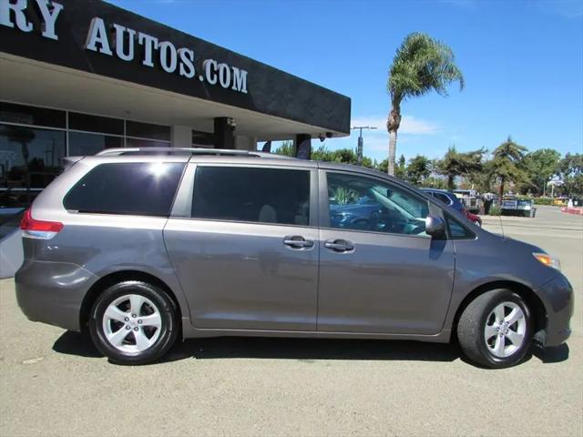 2012 Toyota Sienna LE V6 8 Passenger