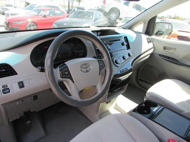 2012 Toyota Sienna LE V6 8 Passenger