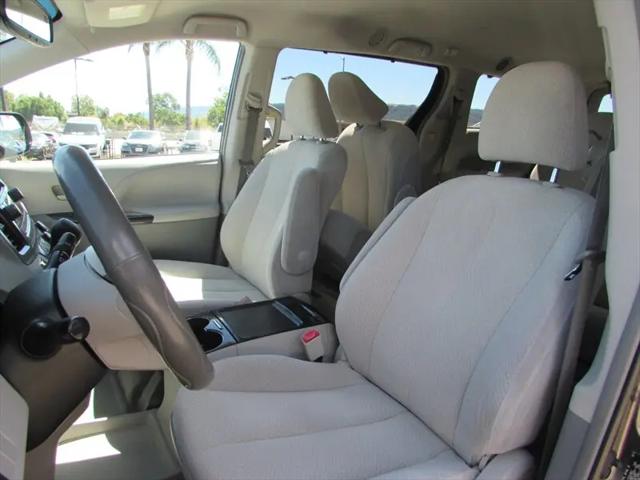 2012 Toyota Sienna LE V6 8 Passenger