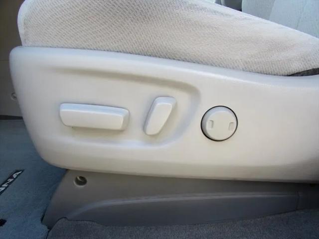 2012 Toyota Sienna LE V6 8 Passenger