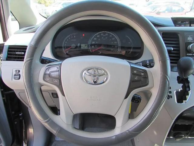 2012 Toyota Sienna LE V6 8 Passenger