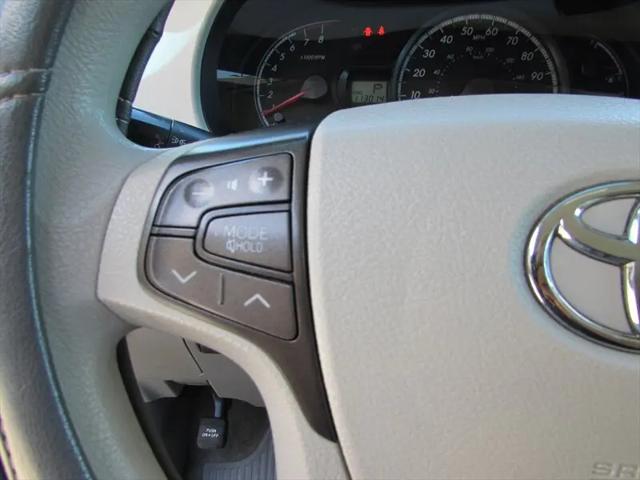 2012 Toyota Sienna LE V6 8 Passenger