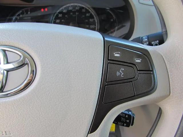 2012 Toyota Sienna LE V6 8 Passenger