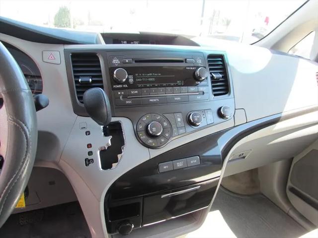 2012 Toyota Sienna LE V6 8 Passenger