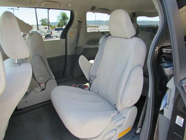 2012 Toyota Sienna LE V6 8 Passenger