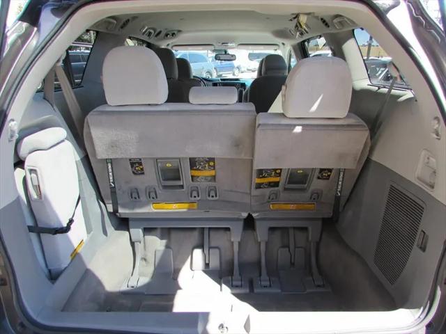 2012 Toyota Sienna LE V6 8 Passenger