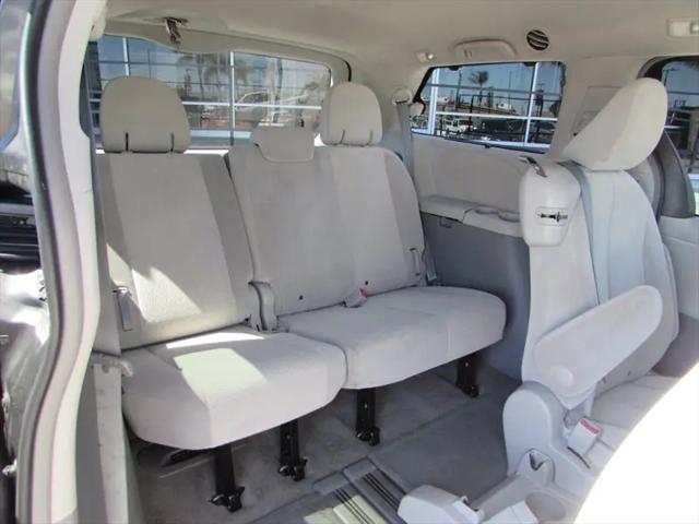 2012 Toyota Sienna LE V6 8 Passenger