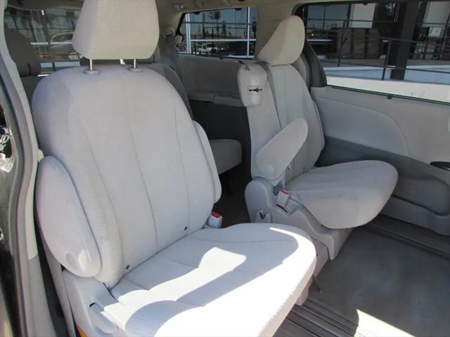 2012 Toyota Sienna LE V6 8 Passenger