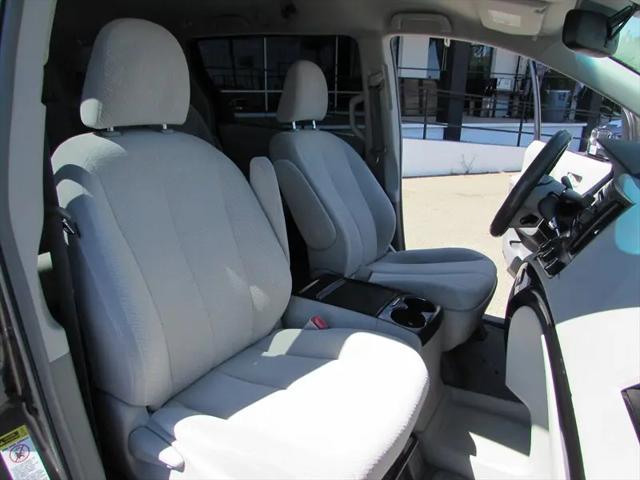 2012 Toyota Sienna LE V6 8 Passenger