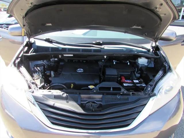 2012 Toyota Sienna LE V6 8 Passenger