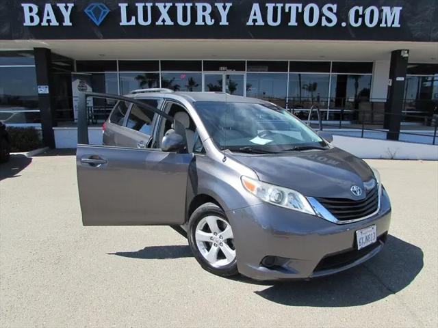 2012 Toyota Sienna LE V6 8 Passenger