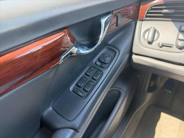 2004 Cadillac DeVille Standard