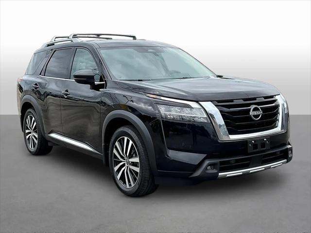 2023 Nissan Pathfinder Platinum 4WD for sale in Milwaukee, WI