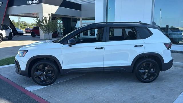2027 Volkswagen Taos SE Black