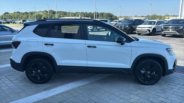 2027 Volkswagen Taos SE Black