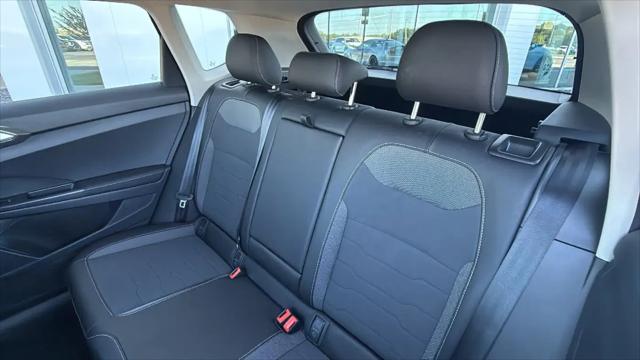 2027 Volkswagen Taos SE Black
