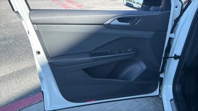 2027 Volkswagen Taos SE Black