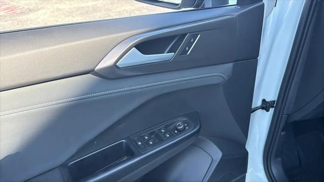 2027 Volkswagen Taos SE Black