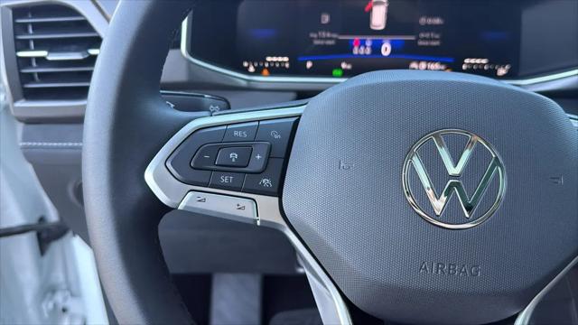 2027 Volkswagen Taos SE Black