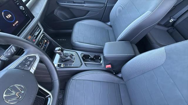 2027 Volkswagen Taos SE Black