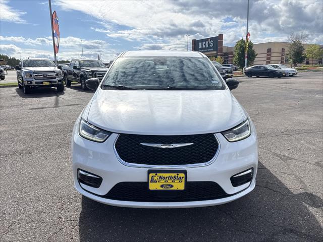 2024 Chrysler Pacifica Hybrid Select