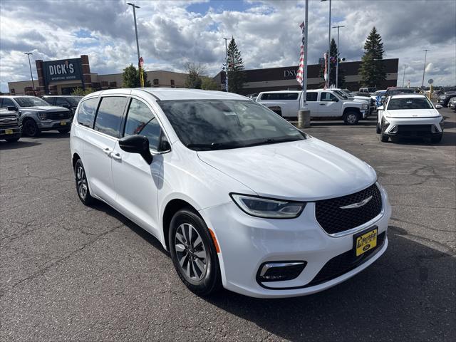 2024 Chrysler Pacifica Hybrid Select