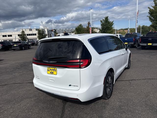 2024 Chrysler Pacifica Hybrid Select