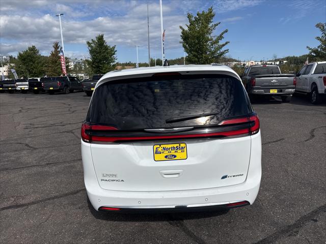 2024 Chrysler Pacifica Hybrid Select
