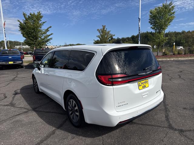 2024 Chrysler Pacifica Hybrid Select