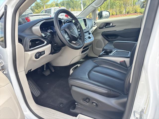 2024 Chrysler Pacifica Hybrid Select