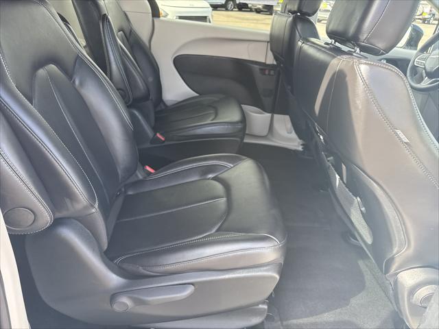 2024 Chrysler Pacifica Hybrid Select