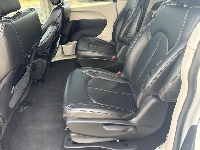 2024 Chrysler Pacifica Hybrid Select
